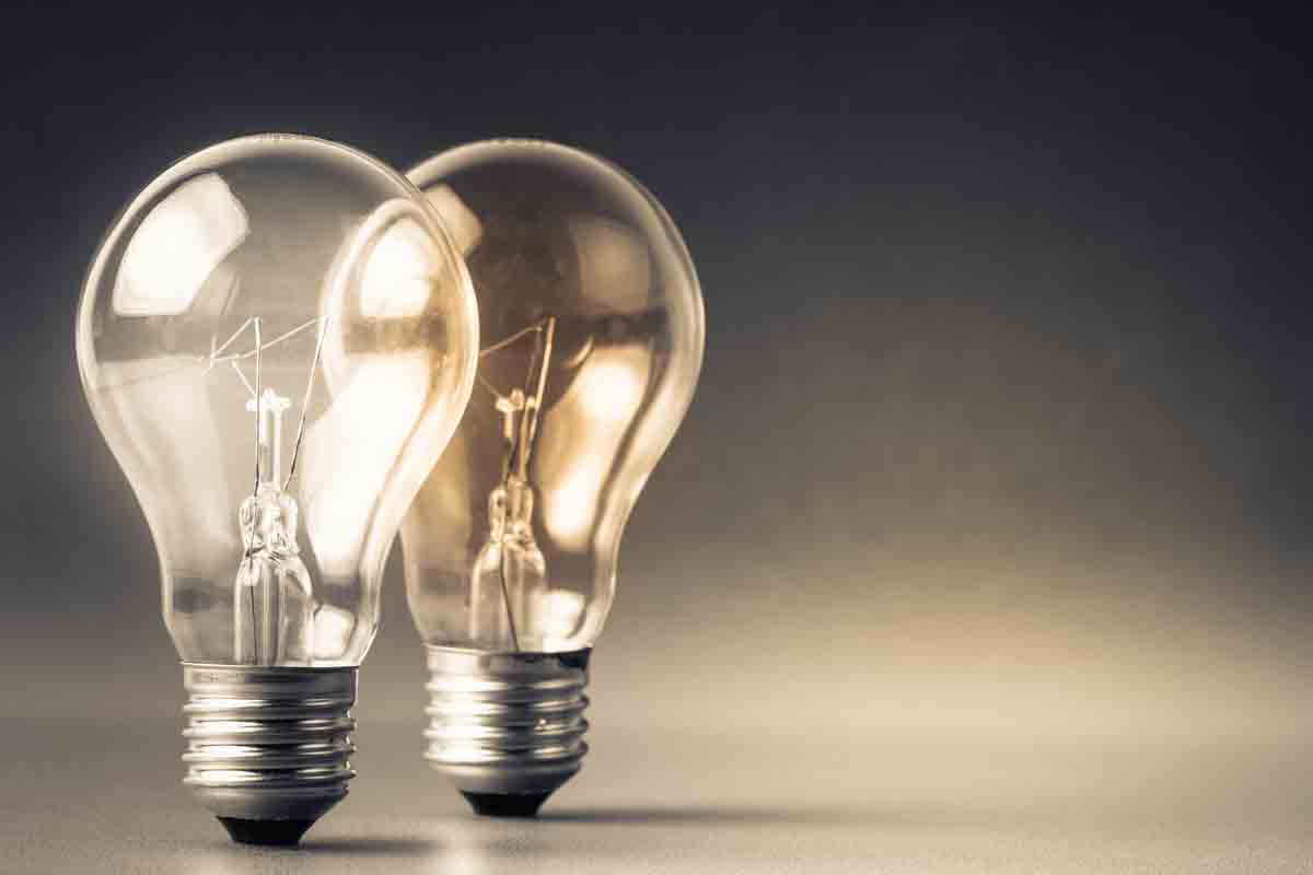 Ich und die anderen. Geht da ein Licht auf? (Foto: patpitchaya/ Shutterstock)