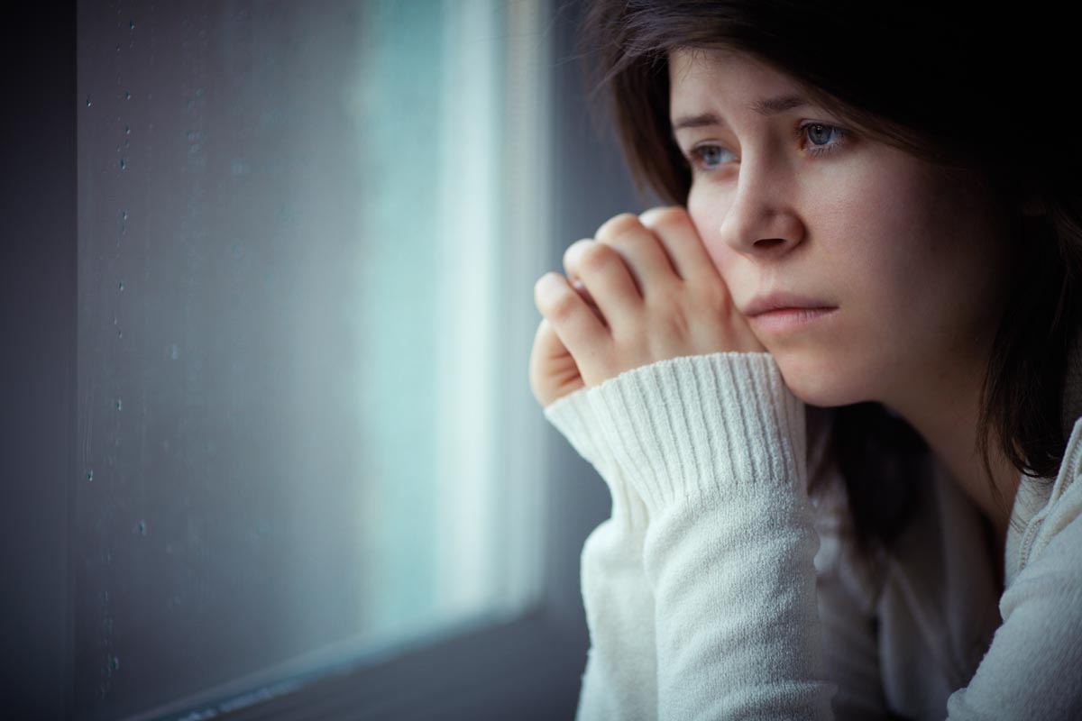 Es kann jede(n) treffen! Depression - Ursachen, Symptome und Behandlungsmethoden (Foto: luxorphoto/ Shutterstock)